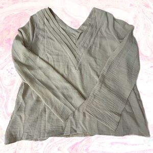 Long sleeve blouse vneck